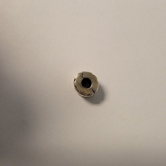 Authentic PANDORA Sunburst Clip .925 - Picture 3 of 3